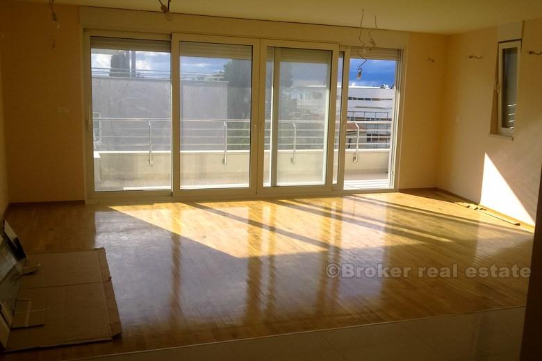 Split - Wohnung im 2. Stock mit seitlichem Blick auf das Meer