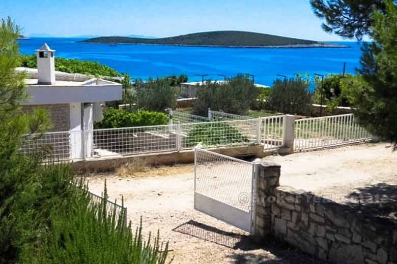 Ostrov Vis romantický patrový dům