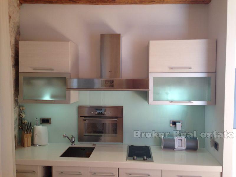 Split - Exclusive to-roms leilighet