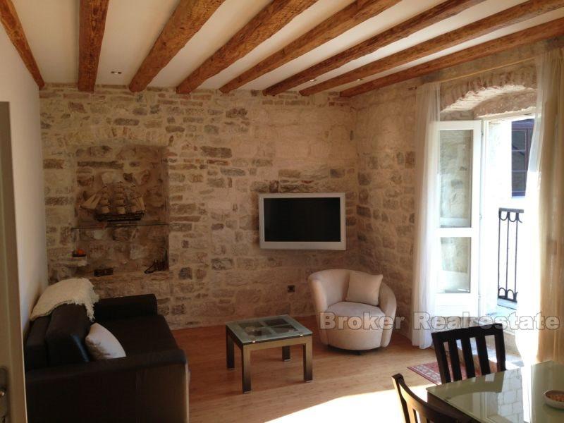 Split - Exclusive to-roms leilighet