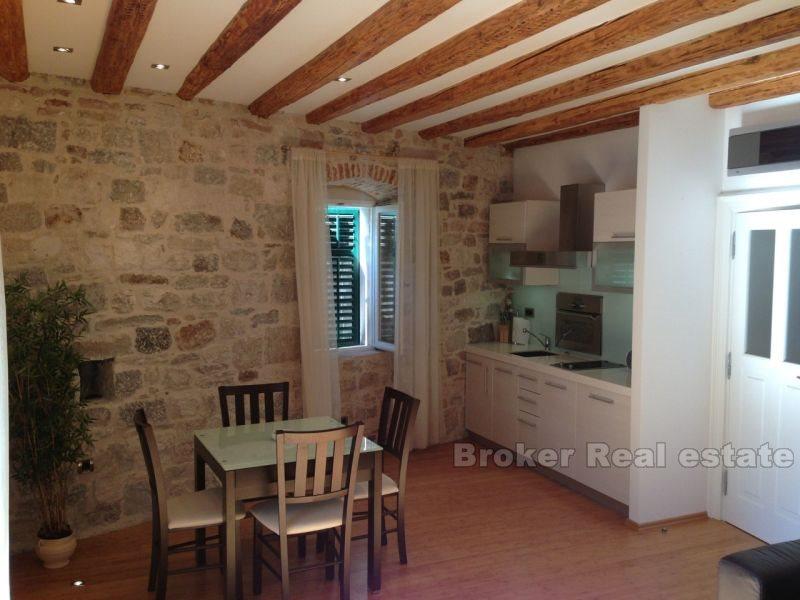 Split - Exclusive to-roms leilighet