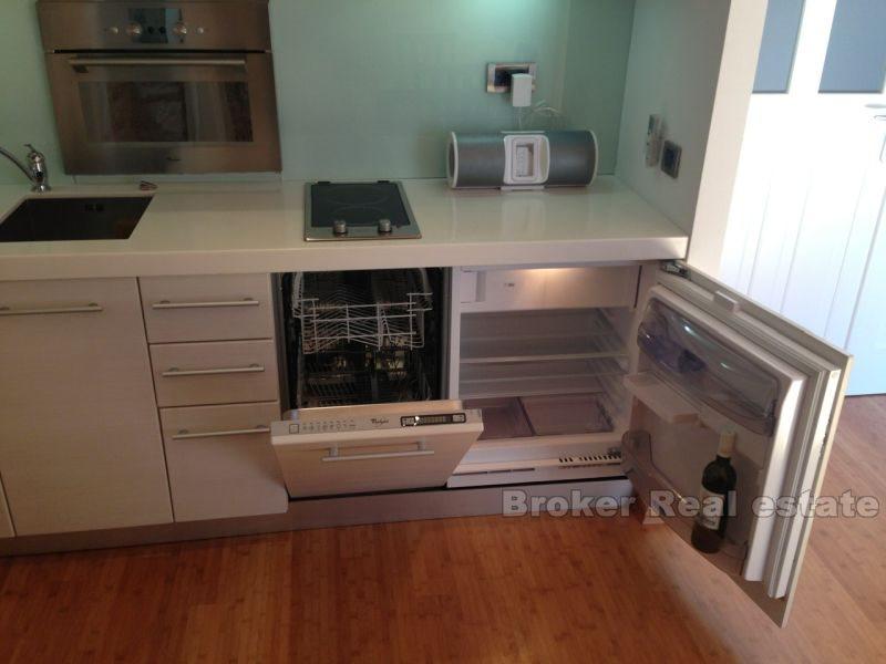 Split - Exclusive to-roms leilighet