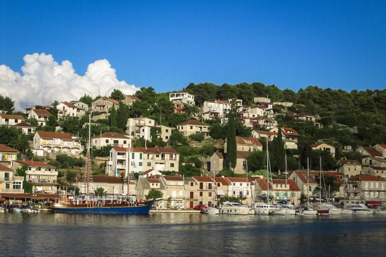 Kuća s četiri velike sobe