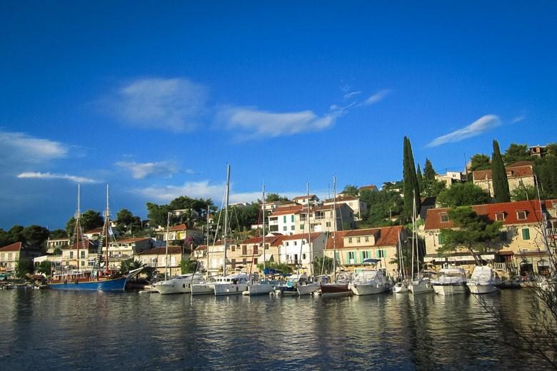 Kuća s četiri velike sobe