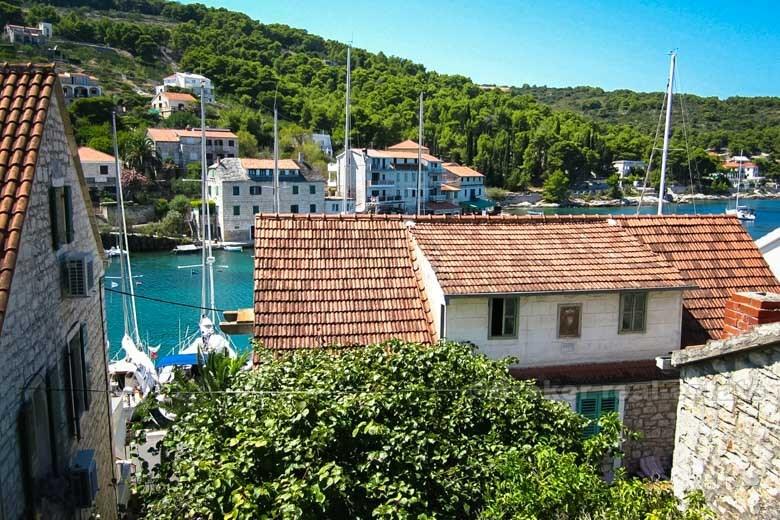 Kuća s četiri velike sobe