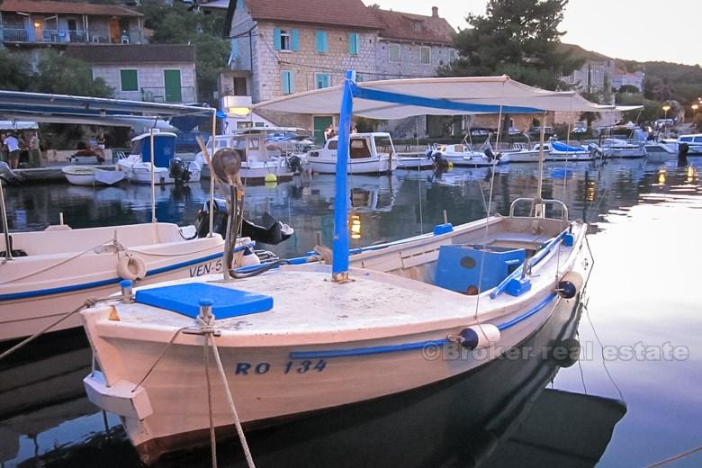 Kuća s četiri velike sobe