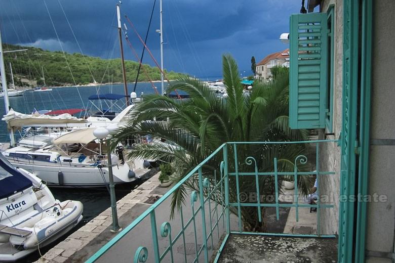 Kuća s četiri velike sobe