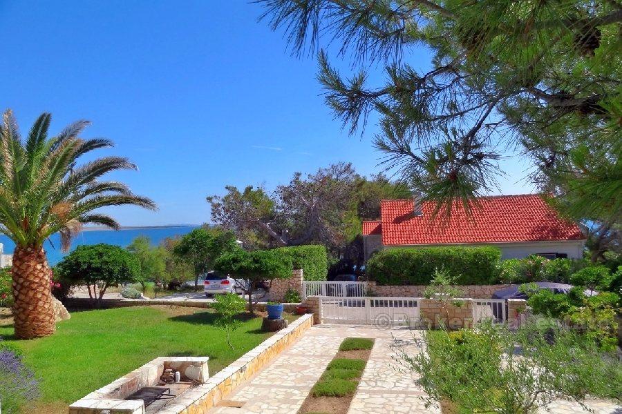 Ostrov Pag - apartmánový dům