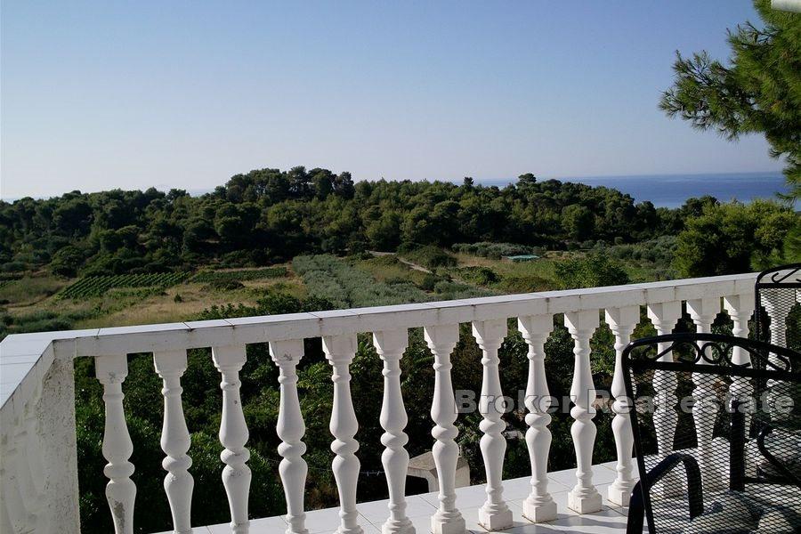 Otok Vis - Apartmanska kuća s prostranim vrtom