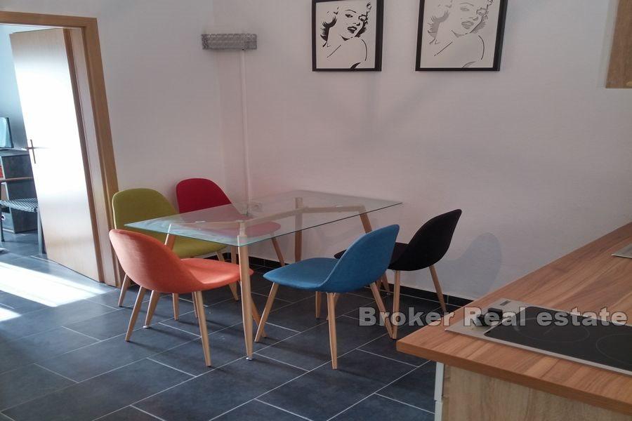 Ostrov Vis - Apartmánový dom s priestrannou záhradou