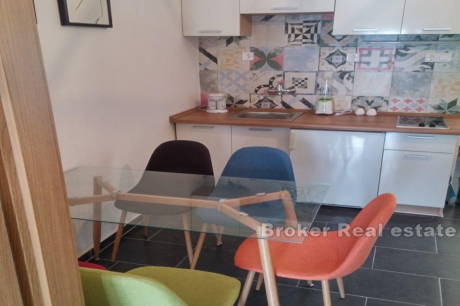 Ostrov Vis - Apartmánový dom s priestrannou záhradou