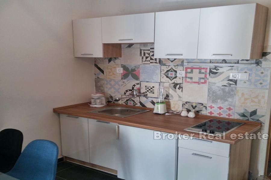 Ostrov Vis - Apartmánový dom s priestrannou záhradou