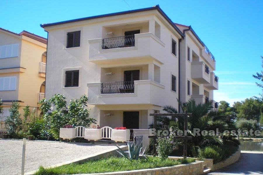 Near Zadar, apartment house with sea view