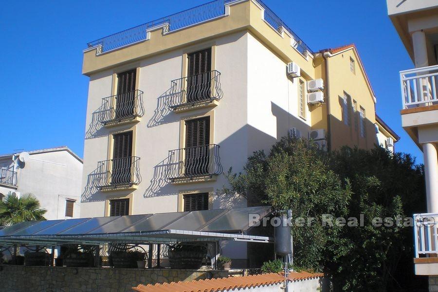 Near Zadar, apartment house with sea view