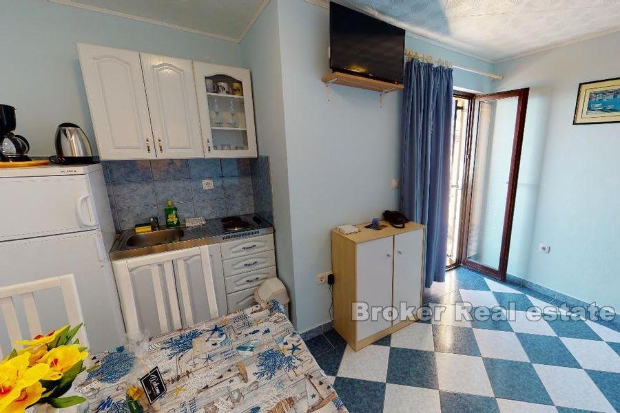 Near Zadar, apartment house with sea view