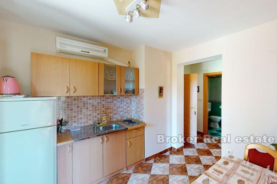 Near Zadar, apartment house with sea view