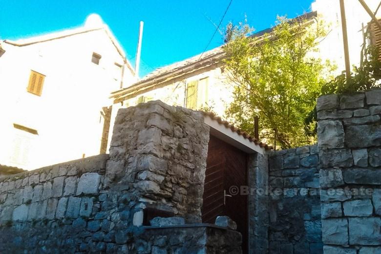 isola di Brac vecchia casa mediterranea