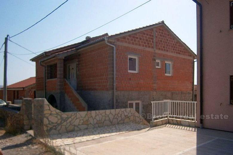 вблизи Карлобаг - дома