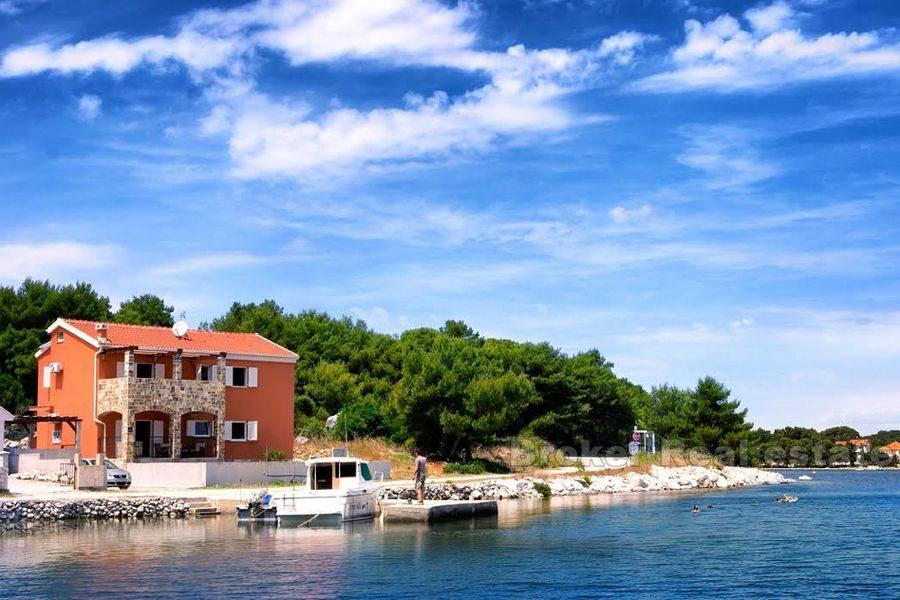 wyspa Dugi otok - Nowo wybudowany dom-domek, nad brzegiem morza