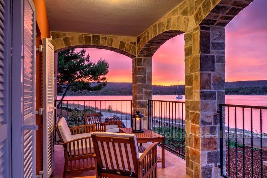 wyspa Dugi otok - Nowo wybudowany dom-domek, nad brzegiem morza