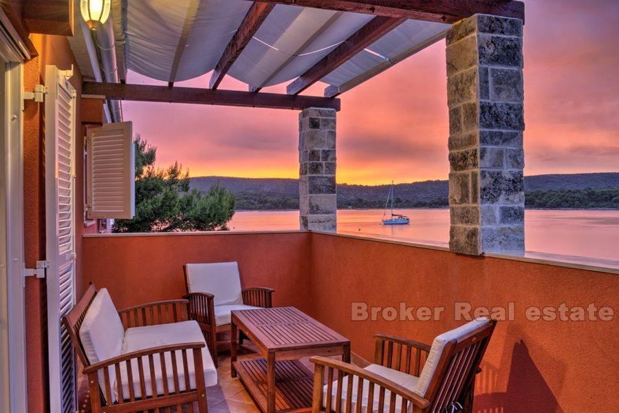 wyspa Dugi otok - Nowo wybudowany dom-domek, nad brzegiem morza