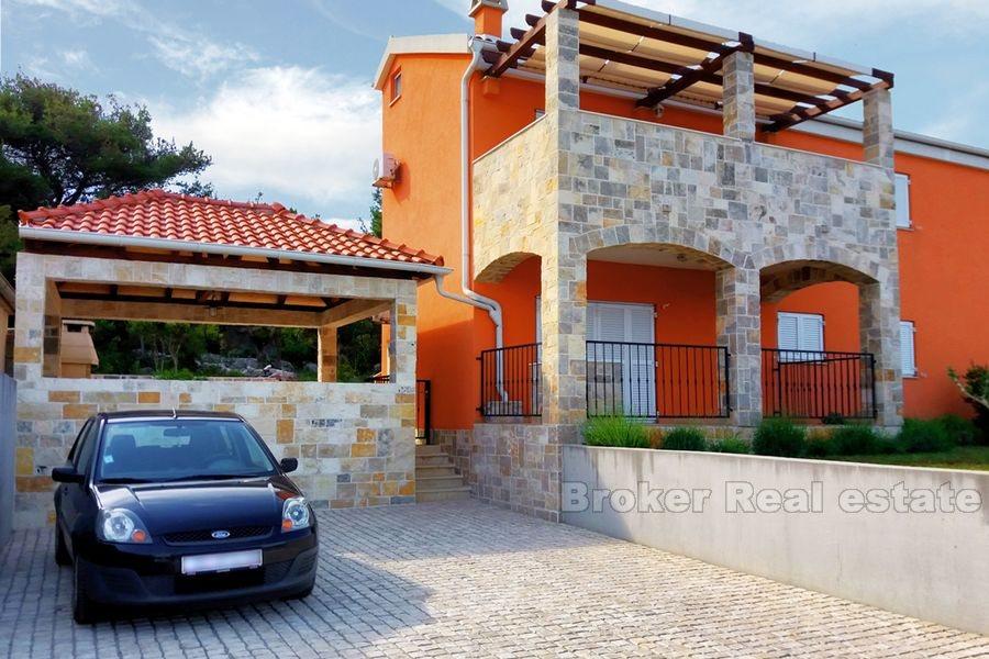 wyspa Dugi otok - Nowo wybudowany dom-domek, nad brzegiem morza