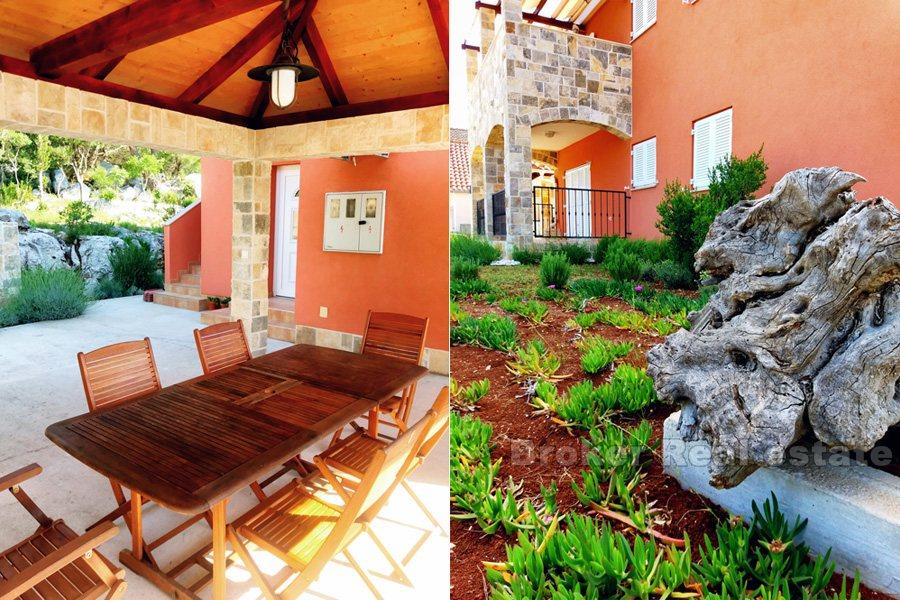 wyspa Dugi otok - Nowo wybudowany dom-domek, nad brzegiem morza