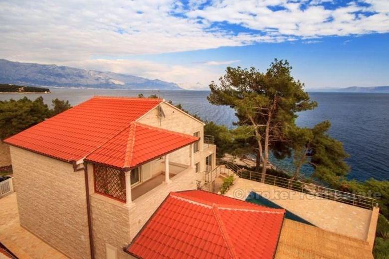 île de Brac - villa en front de mer de luxe