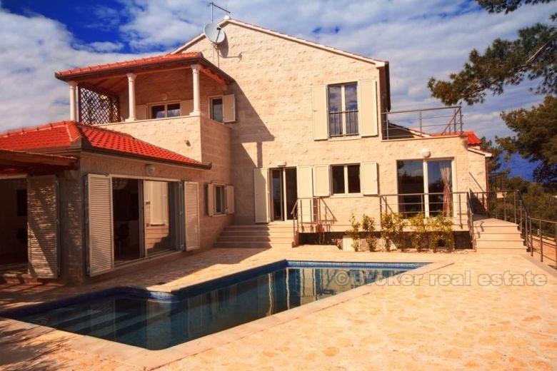 île de Brac - villa en front de mer de luxe
