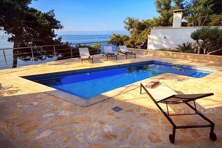 île de Brac - villa en front de mer de luxe