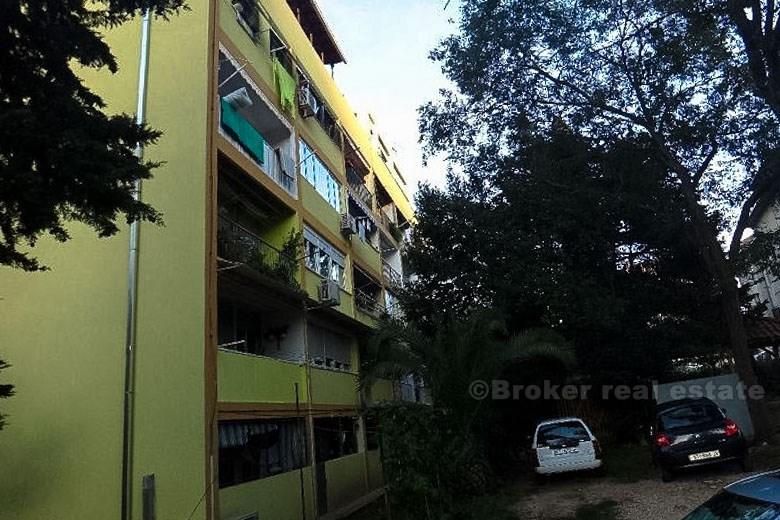 Split, renovated two-bedroom apartment!