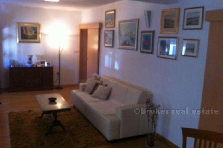 apartmán se dvěma ložnicemi ve Splitu