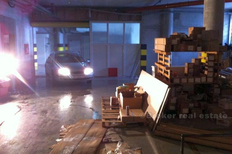 warehouse / more parking spaces - Split