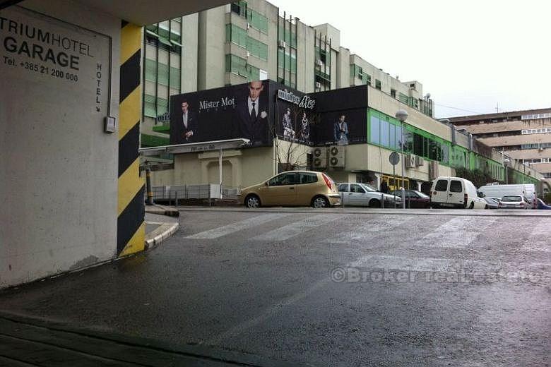 warehouse / more parking spaces - Split