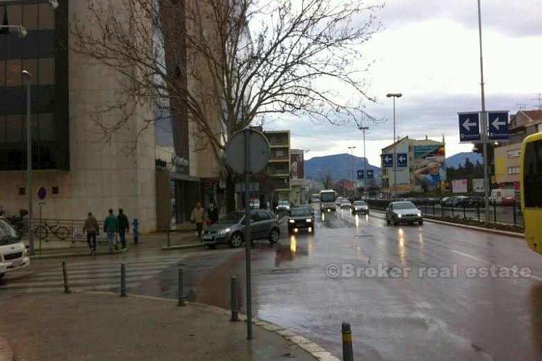 склад / больше парковочных мест - Сплит