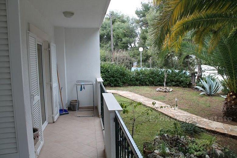 île Brac, appartement à 100 m de la plage
