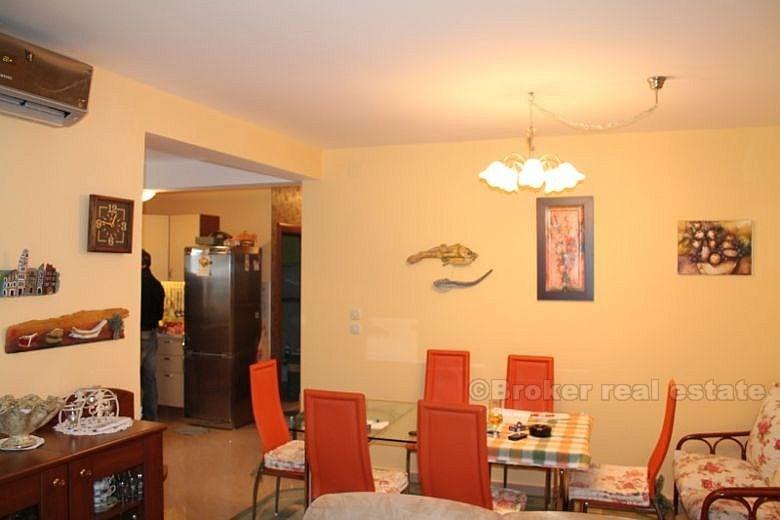 île Brac, appartement à 100 m de la plage