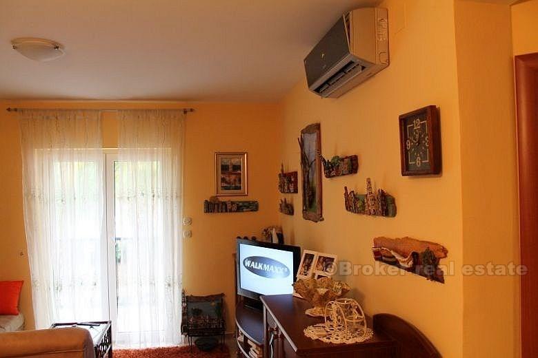 île Brac, appartement à 100 m de la plage