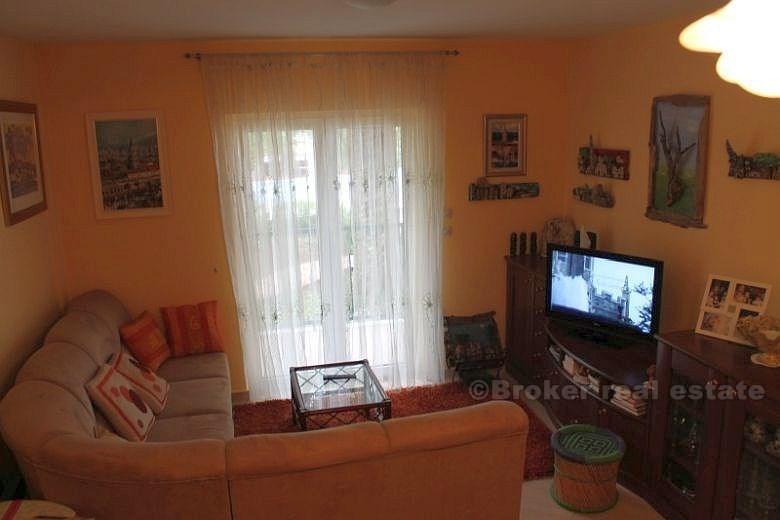 île Brac, appartement à 100 m de la plage