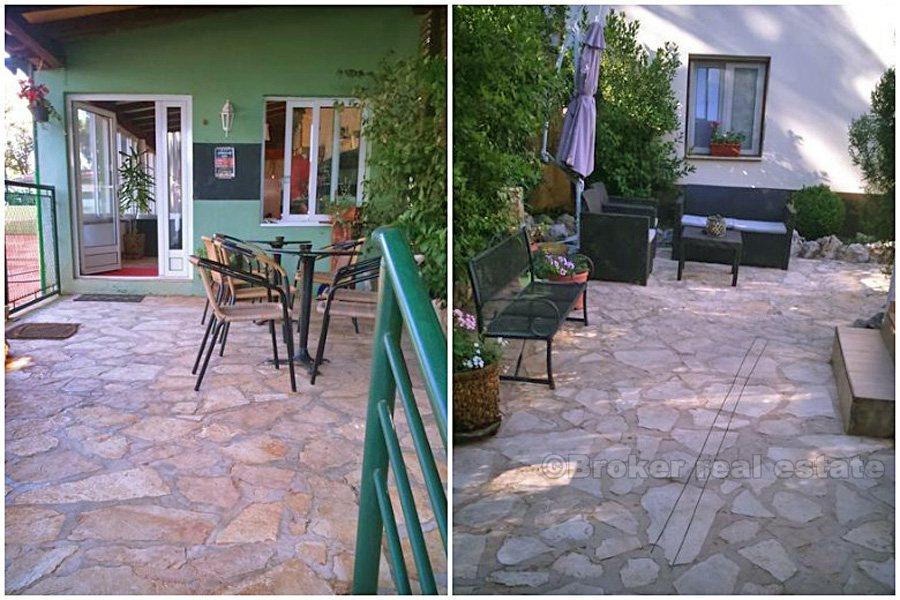 w pobliżu Sibenik - Piękne kamienice