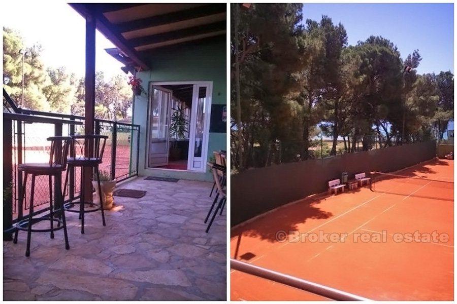 w pobliżu Sibenik - Piękne kamienice