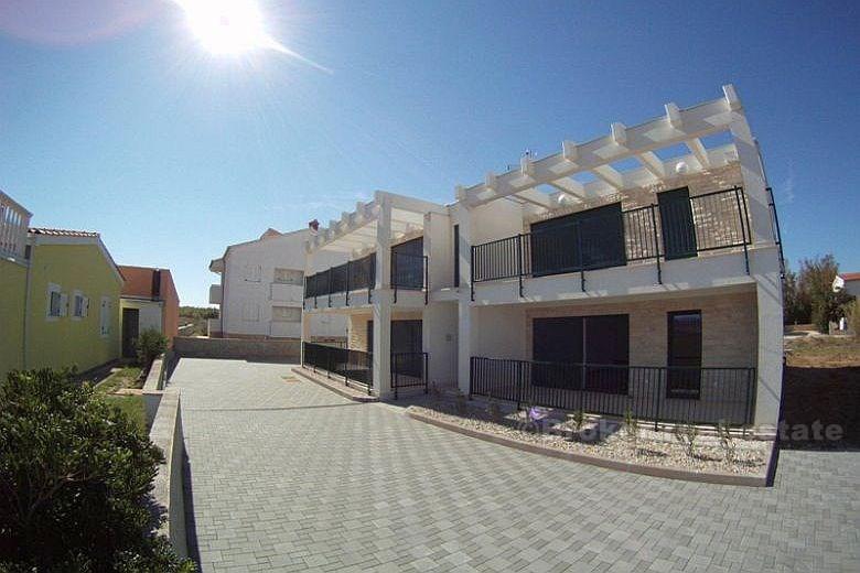 nedaleko od Zadra - prekrasno naselje pokraj plaže