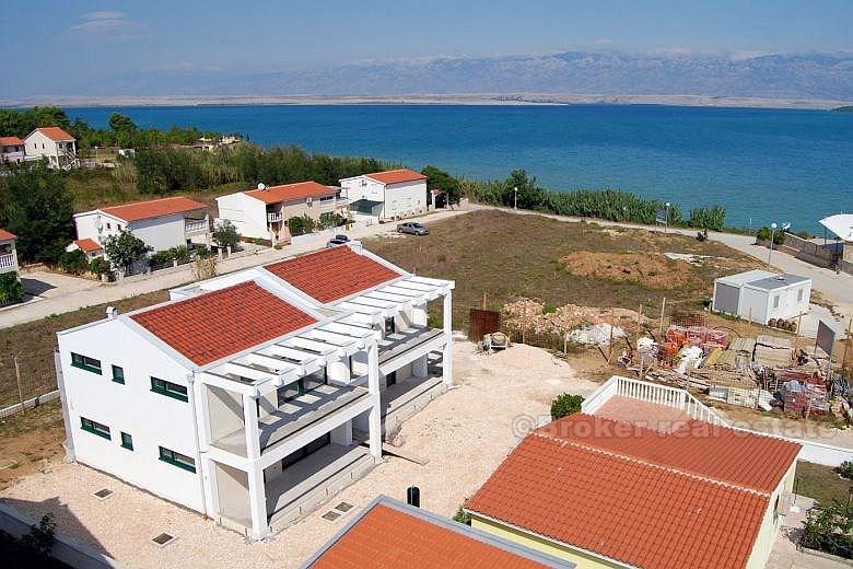 nedaleko od Zadra - prekrasno naselje pokraj plaže