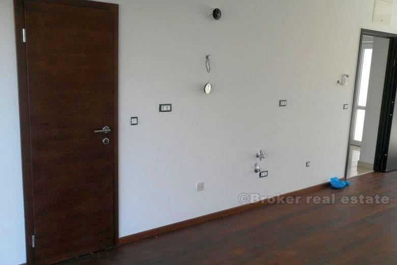 nedaleko od Zadra - prekrasno naselje pokraj plaže