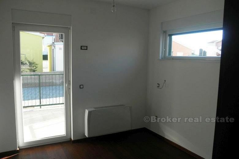 nedaleko od Zadra - prekrasno naselje pokraj plaže