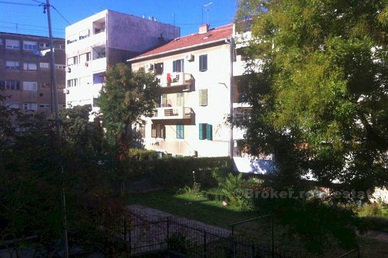 Split, to roms leilighet