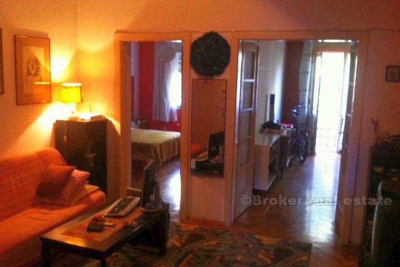 Split, to roms leilighet