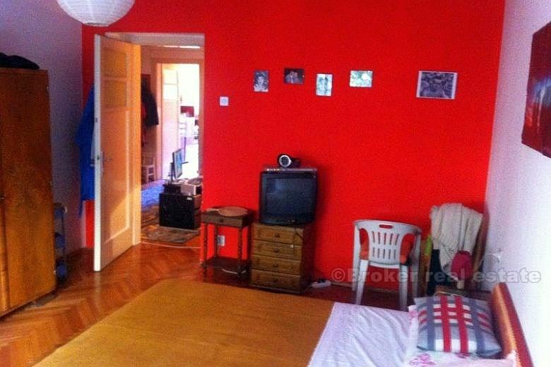 Split, to roms leilighet