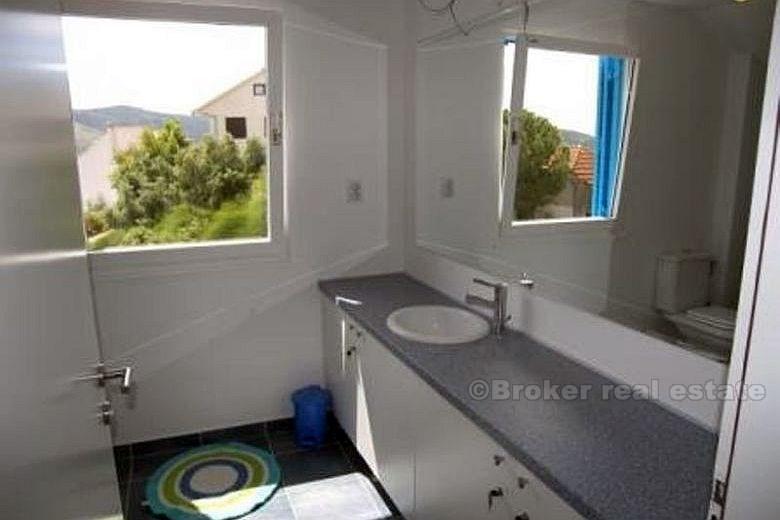 w pobliżu Trogiru. zmodernizowana willa