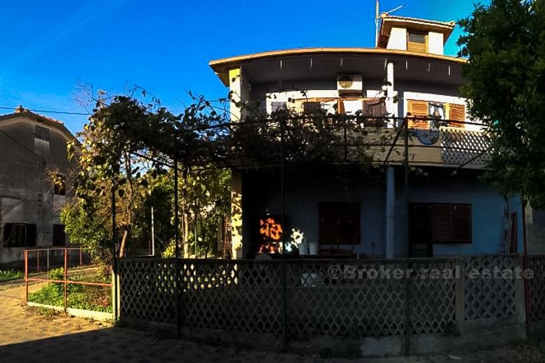 Kastela, bliźniak